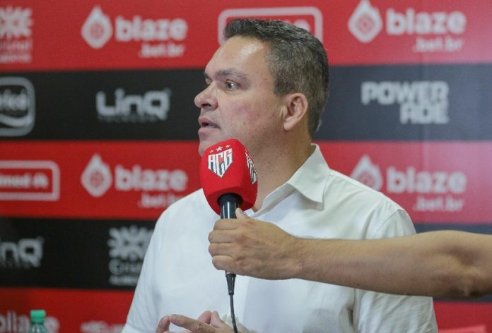 ADSON ATLÉTICO-GO FOTO BRUNO CORSINO COLETIVA