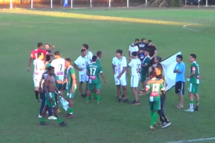 DORAMA BRASILEIRO (1) foto de jogadores do pontalinense comemorando