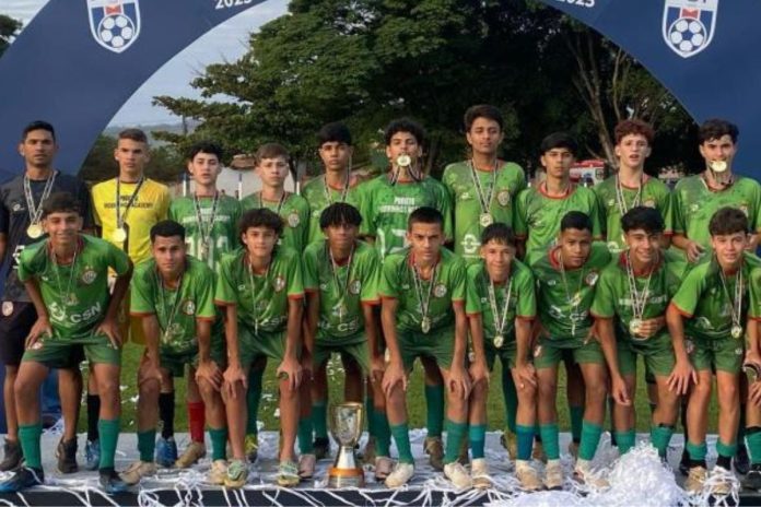 DORAMA BRASILEIRO (27) FOTO DA EQUIPE DO MORRINHOS CAMPEÃ DO GOIANÃO SUB-15 DA 3ª DIVISÃO