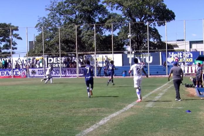 DORAMA BRASILEIRO (36) foto da partida entre trindade e grêmio anápolis