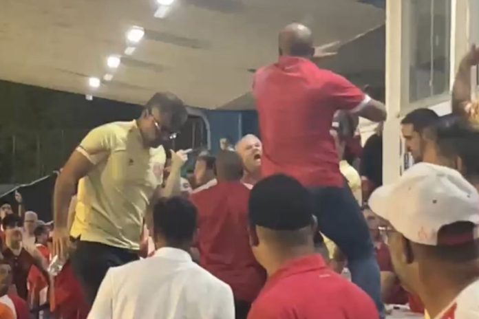 DORAMA BRASILEIRO (43) captura de tela da confusão entre torcida e diretoria da Anapolina