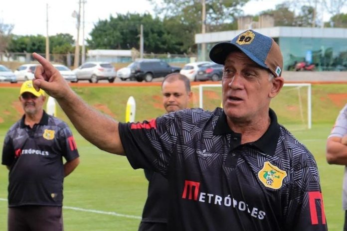 DORAMA BRASILEIRO (9) foto do treinador celso teixeira, novo comandante do Morrinhos