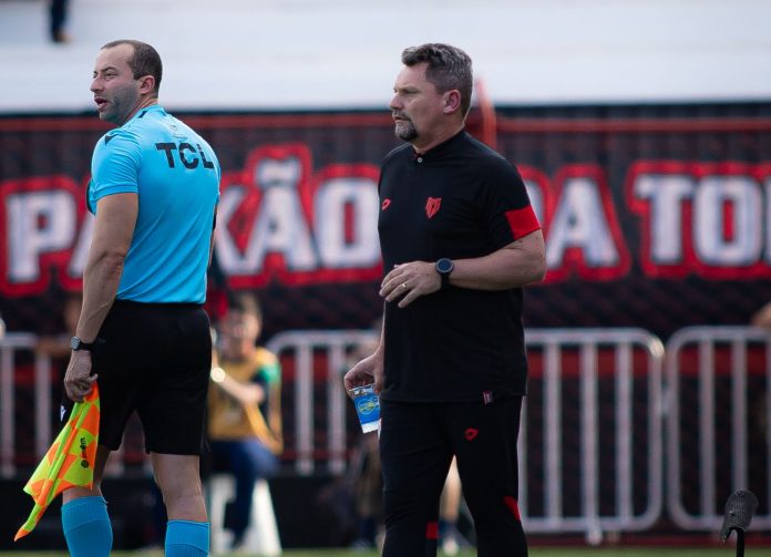 Fábio Matias em Atlético-GO 0x0 Coritiba - Série B 2025