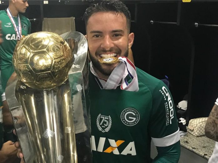 Giovanni, meia campeão goiano com o Goiás em 2018