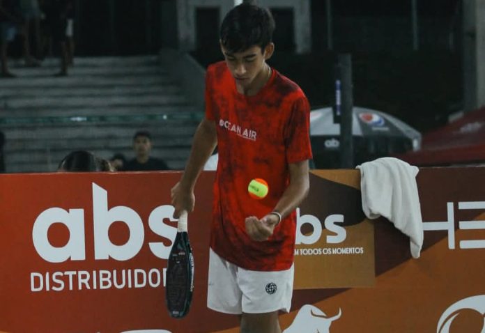 Henrique Medeiros, promessa do Beach Tennis goiano, de apenas 17 anos