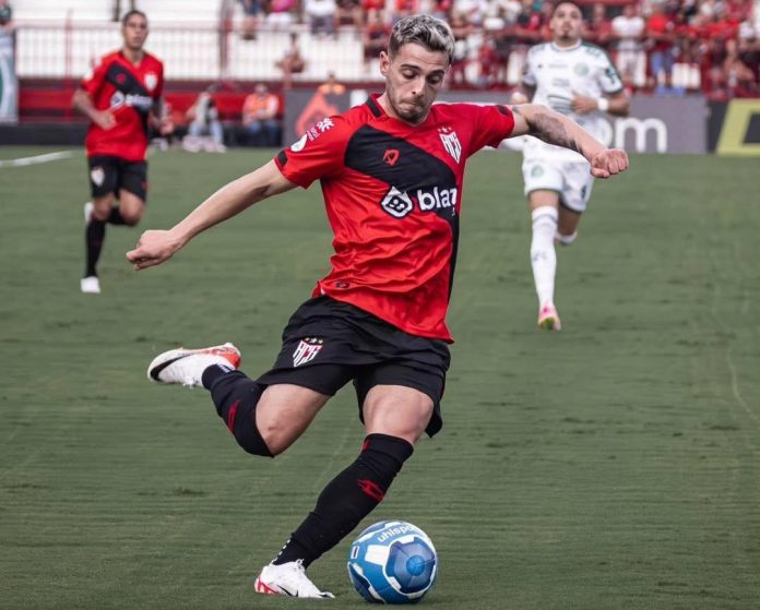 Kelvin é anunciado de volta ao Atlético-GO em 2025