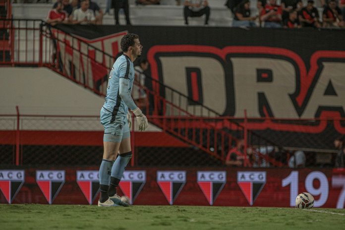 Lucas Barreto em Atlético-GO 1x2 Goiás - 10ª rodada da Série B 2025