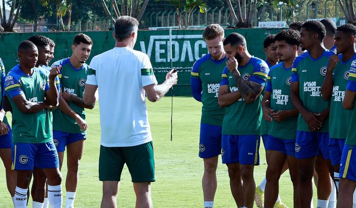 MANCINI E ELENCO GOIÁS JUNHO FOTO ROSIRON RODRIGUES ERLJ