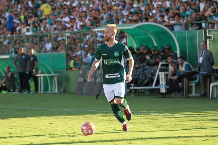 Marcelo Hermes em campo pelo Goiás, no Goianão de 2019
