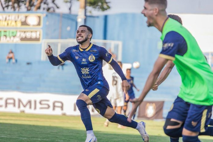 Moraes Júnior, da Aparecidense, possível novo lateral-esquerdo do Goiás