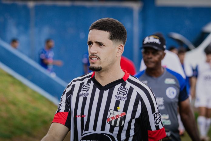Pedro Thomaz, ex-volante do Anápolis em 2025