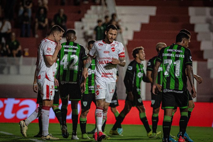 Tiago Pagnussat em Vila Nova 0x3 América-MG - Série B 2025