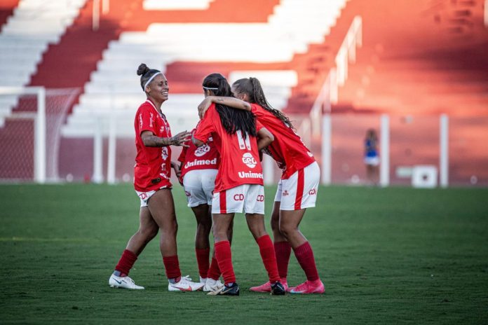 vila nova fem 3 foto das jogadores do vila nova em partida do brasileirão feminino a3