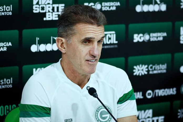 vagner mancini foto do vagner mancini, técnico do goiás esporte clube