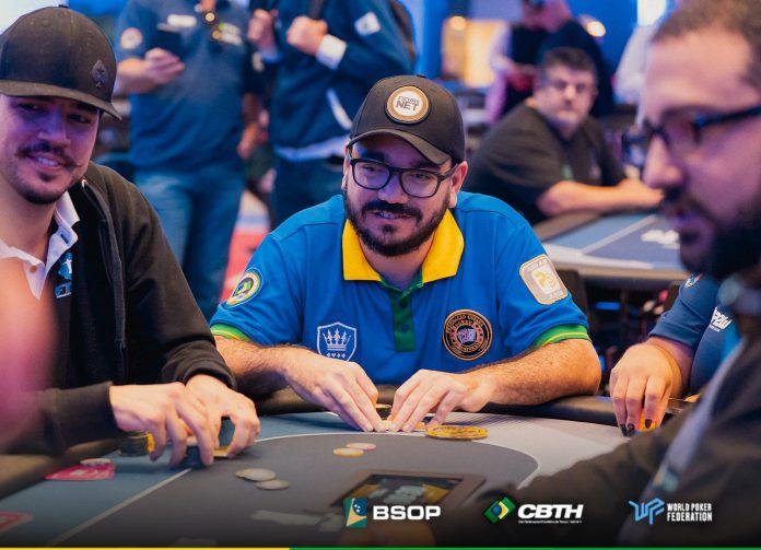 joao bauer poker foto de joao bauer durante o campeonato brasileiro de poker por equipes