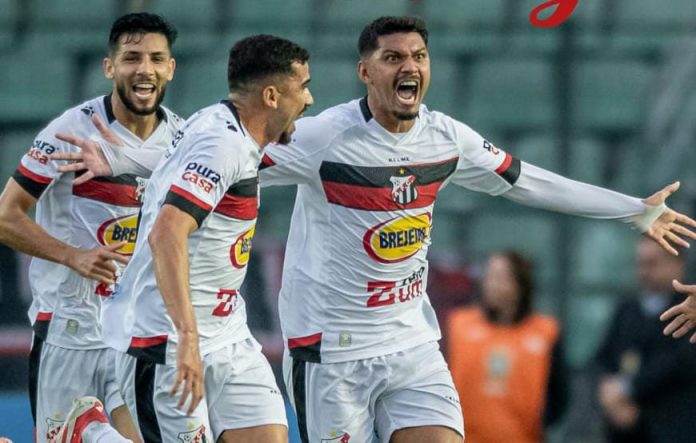 ANÁPOLIS VENCE O FIGUEIRENSE FORA DE CASA