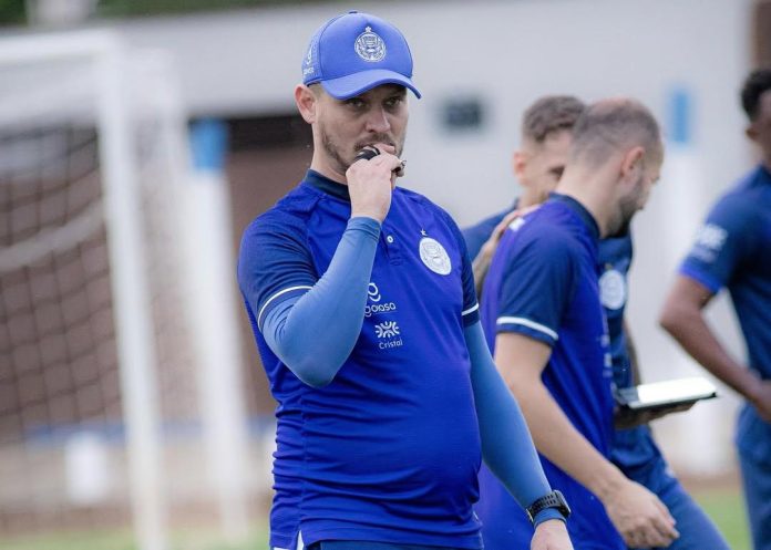Augusto Fassina, treinador do Goiatuba na Série D 2025