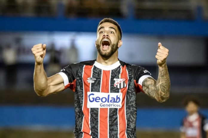 zagueiro rafael costa anápolis fc foto do zagueiro rafael costa pelo anápolis futebol clube