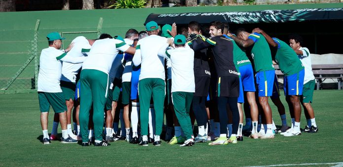 Elenco do Goiás em treino de julho de 2025