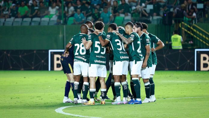 Elenco do Goiás na derrota para o Athletic-MG, pela 13ª rodada da Série B 2025