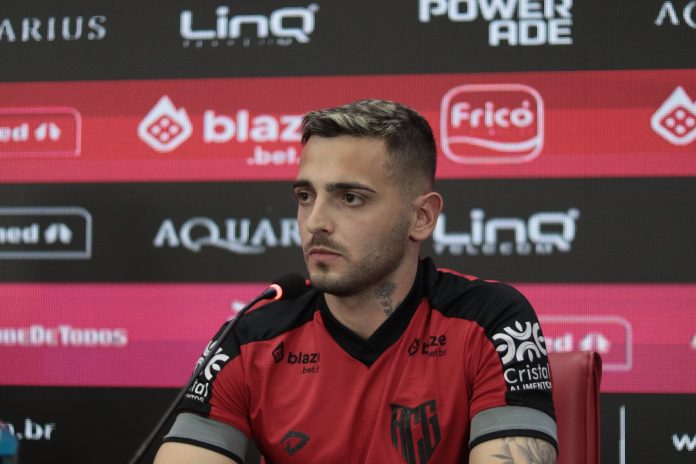 Kelvin, atacante que retornou ao Atlético-GO em 2025