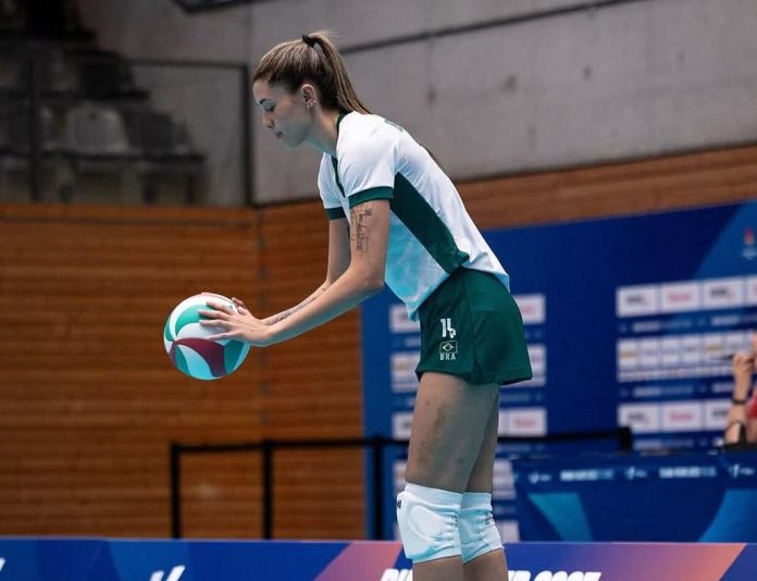 Lanna Gabriella, central goianiense de 25 anos, na Seleção Brasileira universitária no Universíade 2025