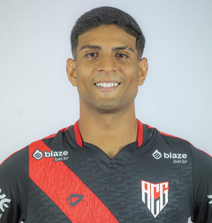 Valdir Júnior, novo lateral-direito do Atlético-GO