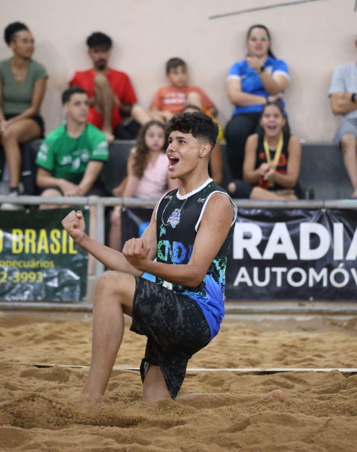 volei de areia copa san beach 1 foto de competidor comemorando no vôlei de areia na copa san beach
