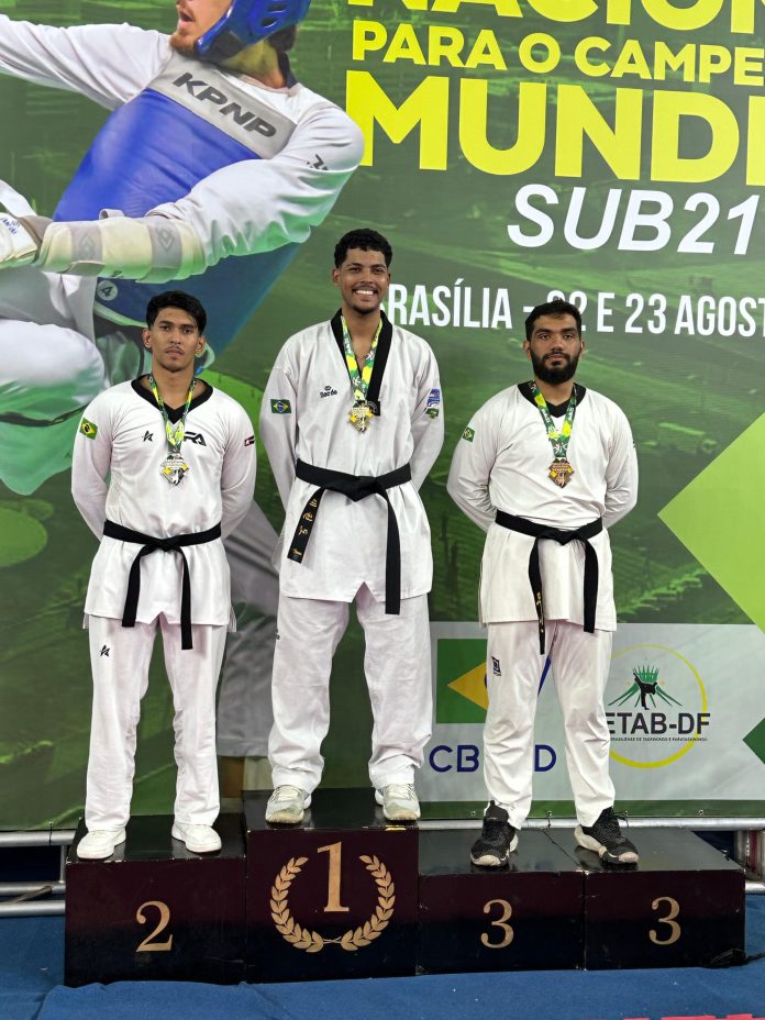 Alex Coelho Guimarães Junior - associação liberdade taekwondo prata sub21 seletiva
