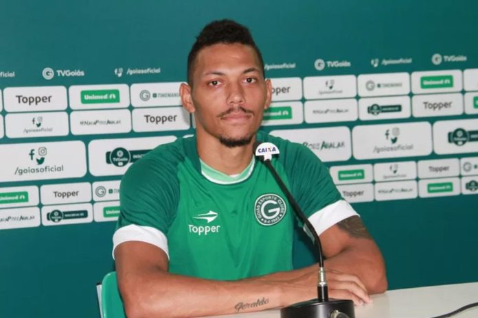 alex silva goiás 2018 lateral direito alex silva