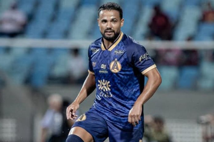 LATERAL IVAN APARECIDENSE LATERAL IVAN APARECIDENSE