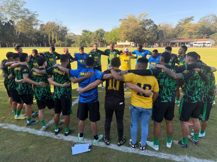 ELENCO CRIXAS FOTO CRIXAS APRESETAÇÃO