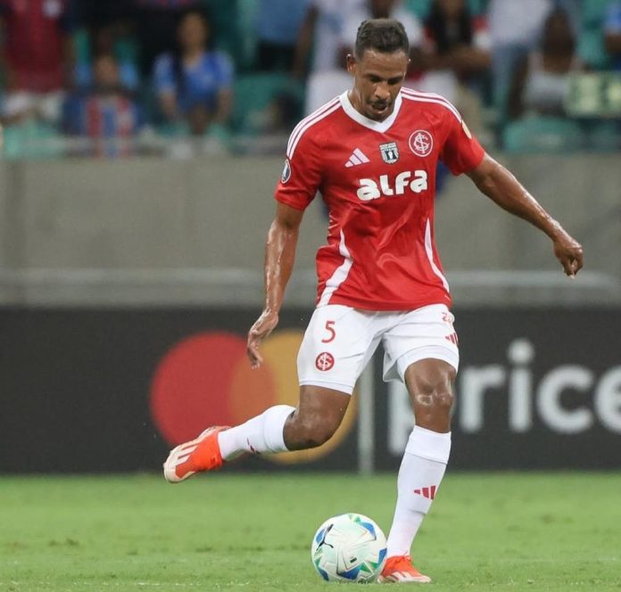 Fernando Reges, volante revelado pelo Vila Nova, no Internacional