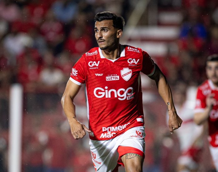 Guilherme Parede pelo Vila Nova na Série B 2025