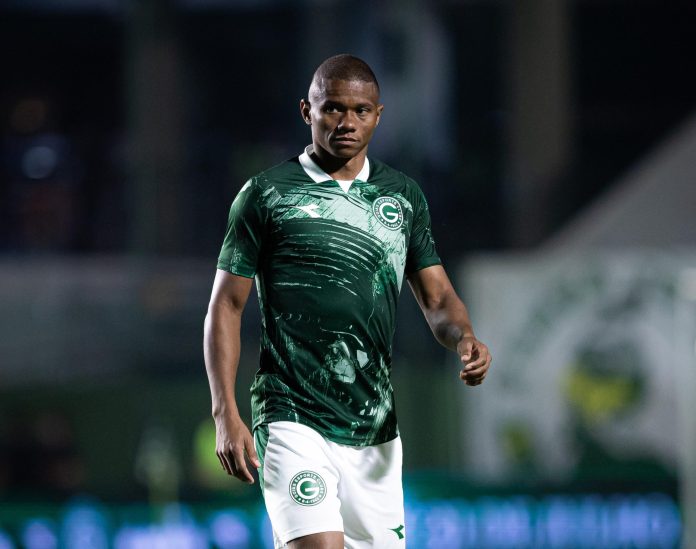 Juninho, volante do Goiás, em Goiás 1x1 Remo - 19ª rodada da Série B 2025