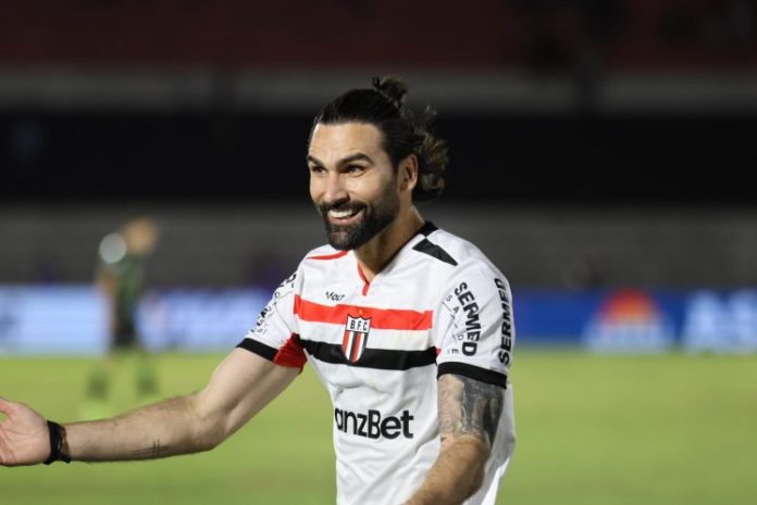 LÉO GAMALHO FOTO JOÃO VICTOR BFSP