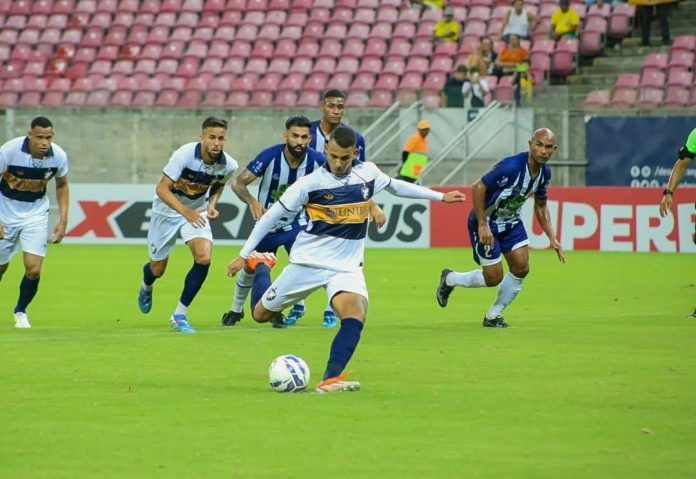 Radsley, meia do Retrô-PE, em negociações com o Atlético-GO