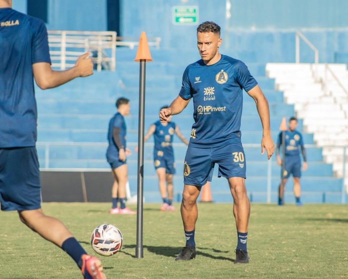 Renan Gorne, atacante da Aparecidense em 2025