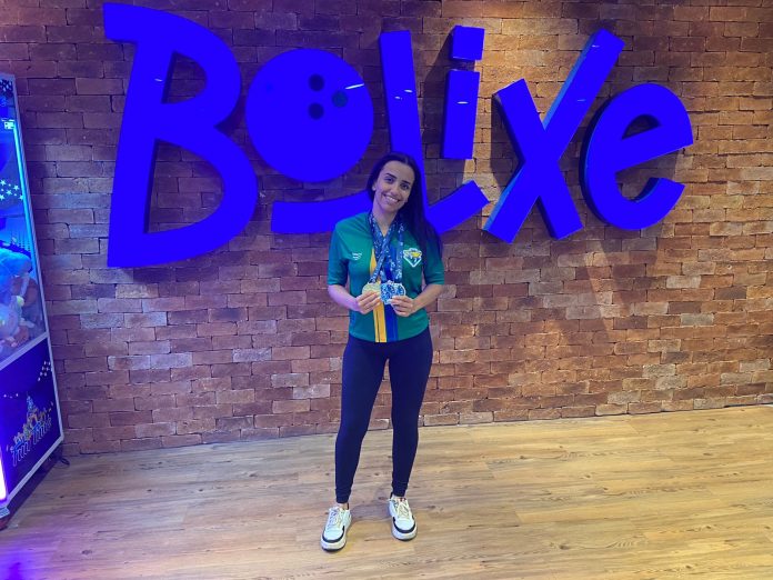 Aléxia Almeida, atleta surda de boliche, natural de Anápolis