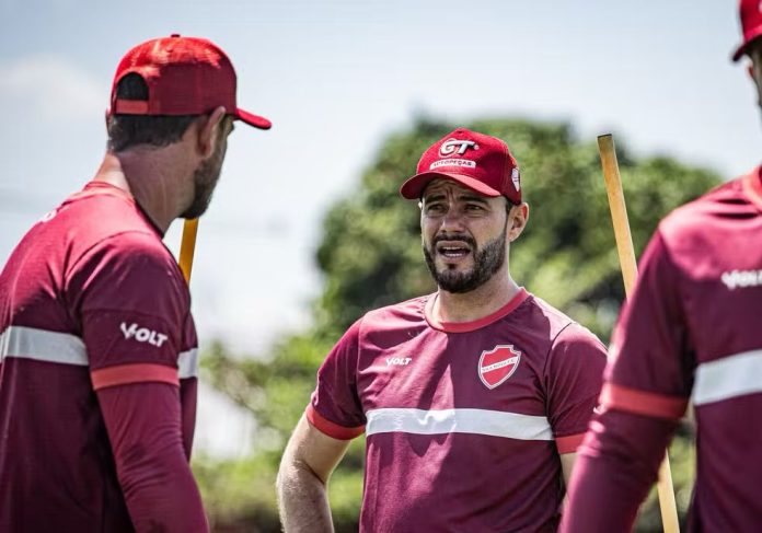 Ariel Mamede, auxiliar da comissão permanente do Vila Nova