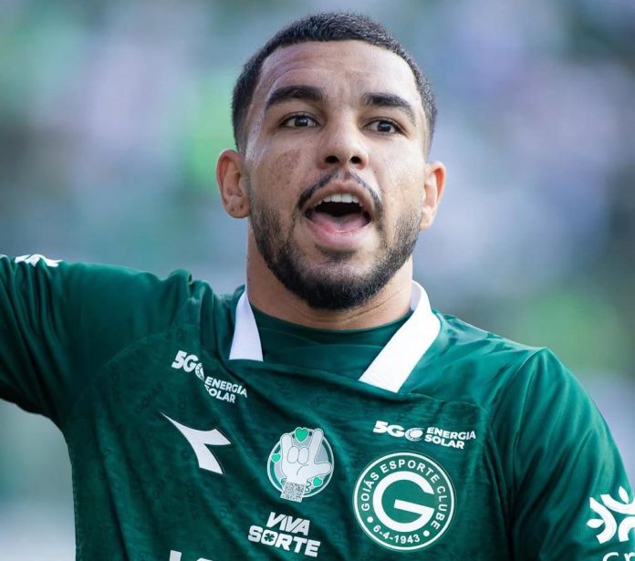 Moraes Júnior, lateral-esquerdo do Goiás