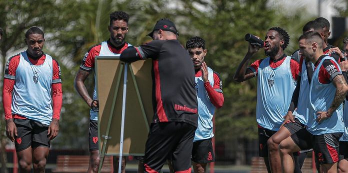 RAFAEL LACERDA E ELENCO DO ATLÉTICO-GO FOTO BRUNO CORSINO ACG