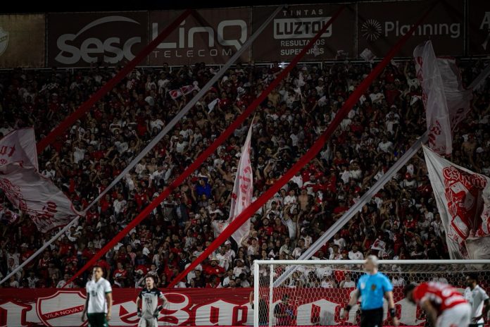 Torcida do Vila Nova em Vila Nova 2x0 Goiás - 22ª rodada da Série B 2025