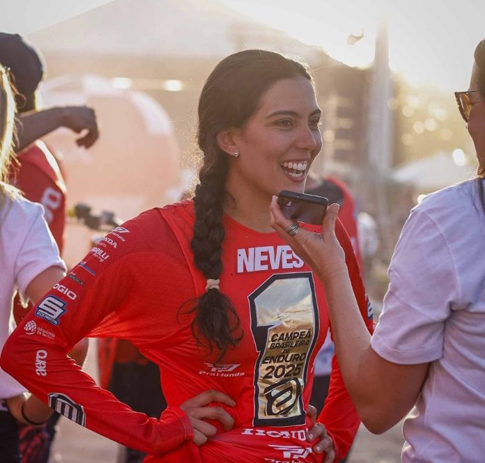 Bárbara Neves, piloto goiana heptacampeã nacional em 2025 no enduro