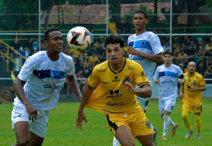 CRIXÁS X ASSEV FOTO CARLITO NETO CRIXÁS FOTO