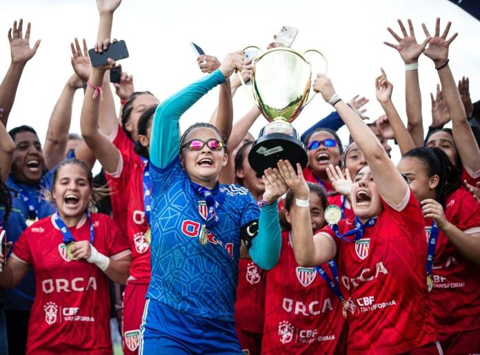 Flugoiânia campeão do Torneio Feminino sub-17 2024