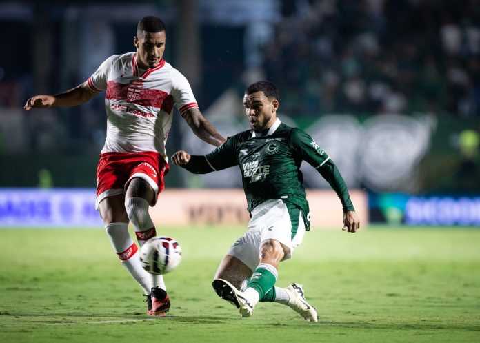 Henri e Moraes Júnior em Goiás x CRB - 31ª rodada da Série B 2025