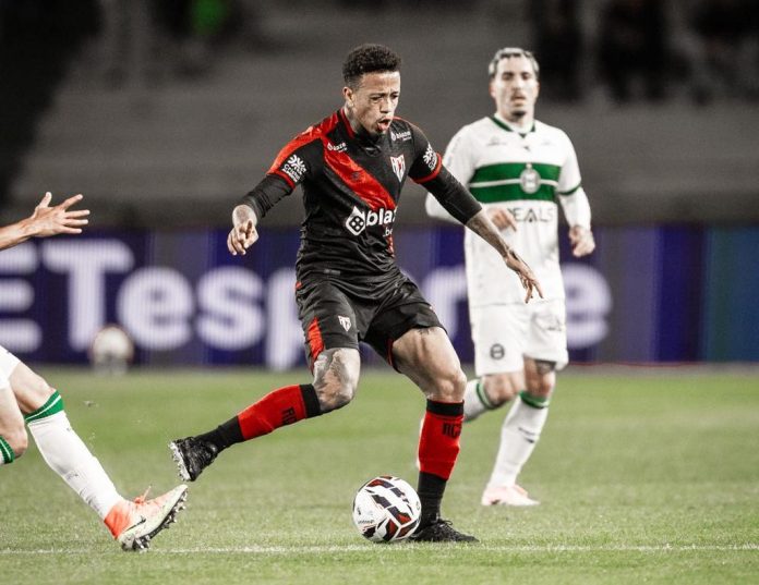 Luizão em Coritiba x Atlético GO - 31ª rodada da Série B 2025