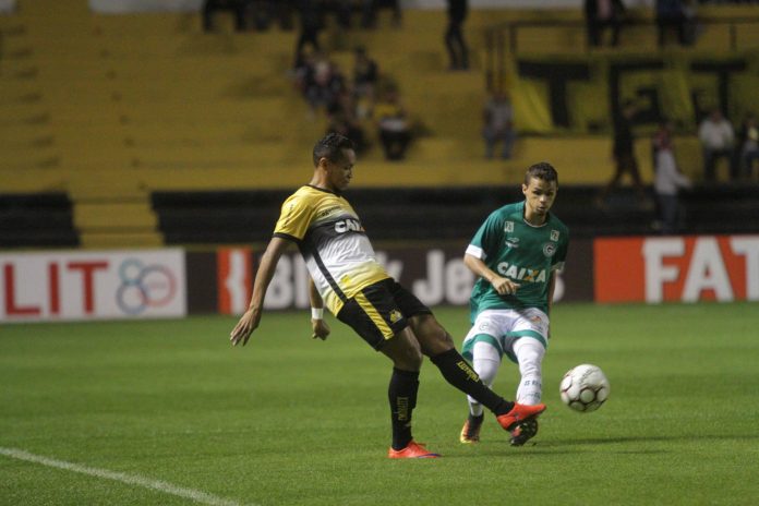 Michael em Criciúma x Goiás - Série B 2018