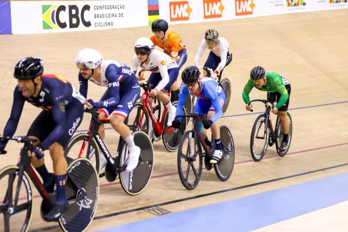 Victor Louise representando o Brasil no Mundial de Paraciclismo 2025, no RJ